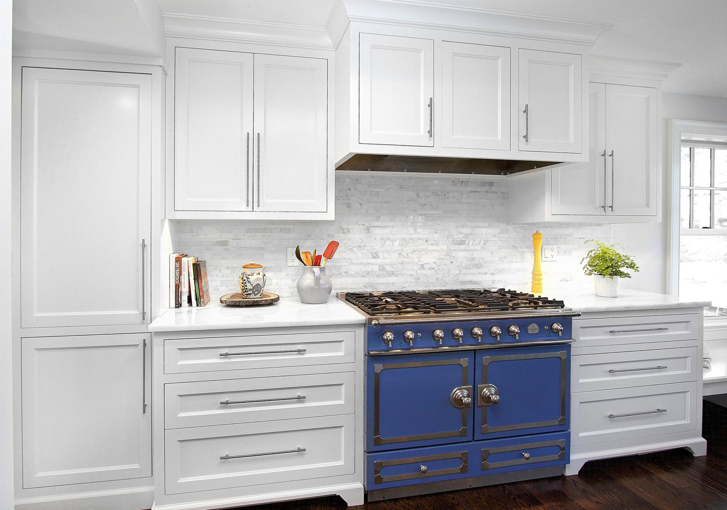 Modern Art Kitchen bespoke millwork commission — modern sculleries series
